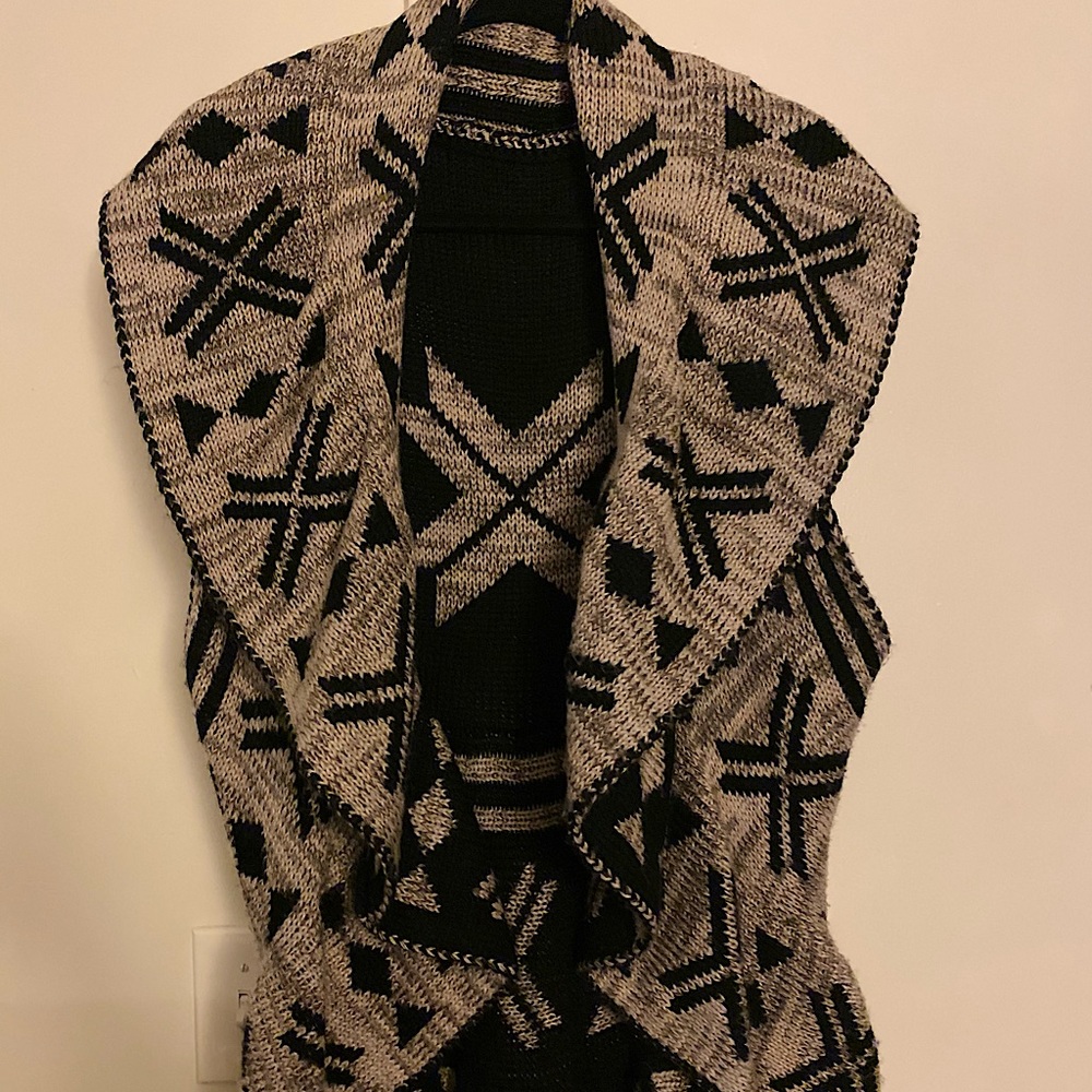 Sleeveless reversible cardigan. Med. Great Look!